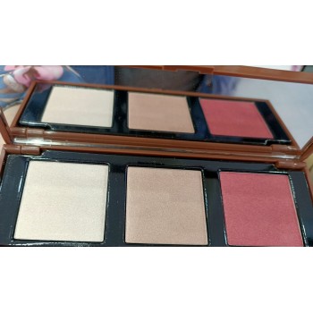 Palette con 3 illuminanti viso profumati al cioccolato